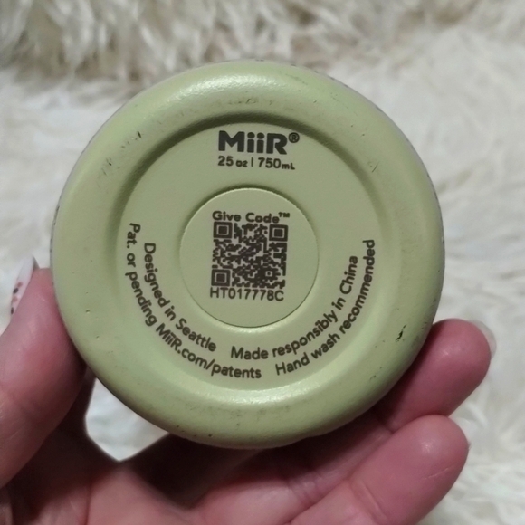 Sugar Skulls - 750ml Bottle - Picture 3 of 6